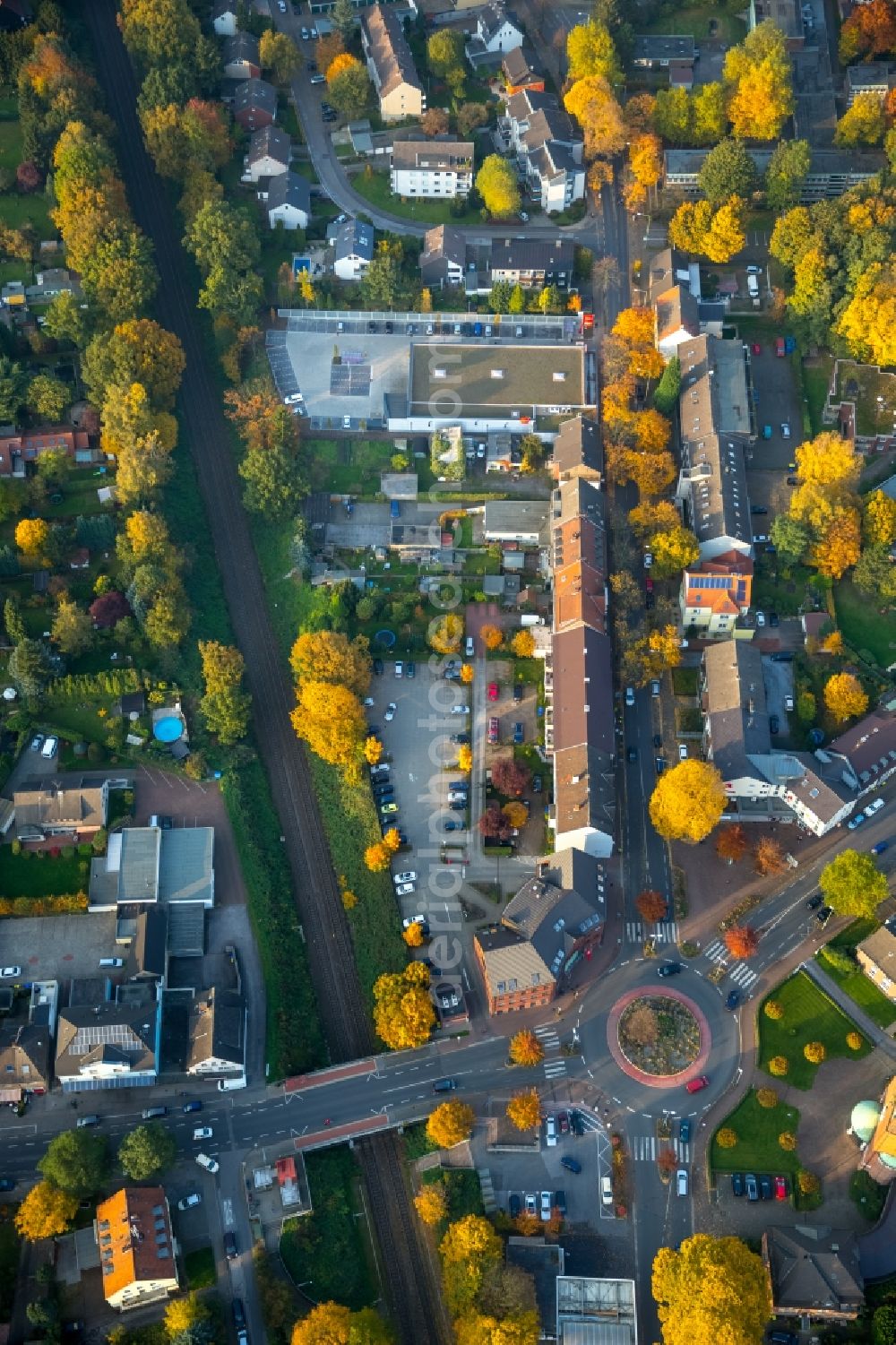 Aerial image Gladbeck - View of the autumnal Zweckel part along Feldhauser Strasse in Gladbeck in the state of North Rhine-Westphalia. A roundabout and Penny Supermarket is located along the street