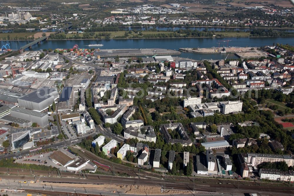 Mainz from the bird's eye view: View of the industrial area in the Neustadt part of Mainz in the state of Rhineland-Palatinate. View of the industrial area in the North of the city. The custom harbour of Mainz on the Rhine is visible in the background. The facilities of the Schott Glas Works are located in the West of the Rhine and are surrounded by railway tracks