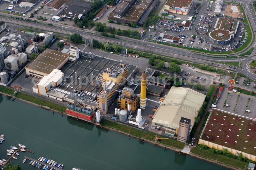 Aerial image Mainz - View of the industrial area on the river Rhine in the Mombach part of Mainz in the state of Rhineland-Palatinate. View of the industrial area in the North of the city. The facilities and factories of Nestle Germany are located in the district