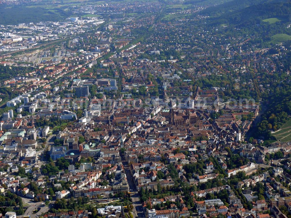 Freiburg im Breisgau from the bird's eye view: Stadtteilansicht der Innenstadt von Freiburg, geprägt durch Mehrfamilienhäuser und das Freiburger Münster, in Baden-Württemberg. Cityscape of the inner city of Freiburg, characterized by blocks of flats and the cathedral Freiburg, in Baden-Wuerttemberg.