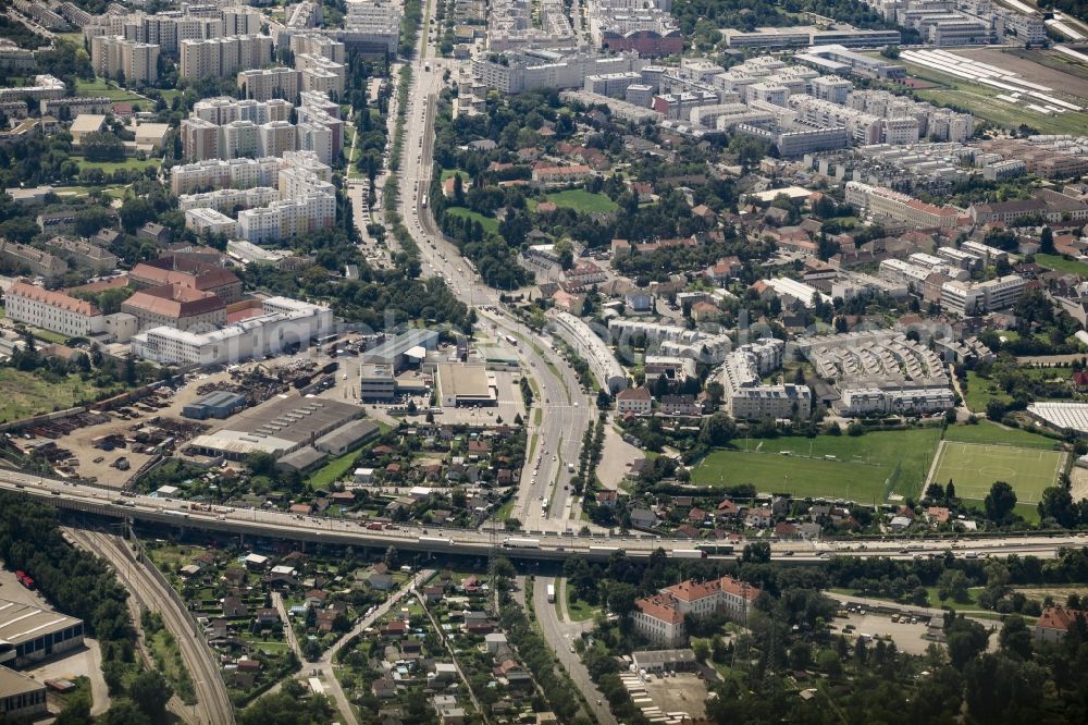 Aerial photograph Wien - View of the Kaiserebersdorf part of the district of Simmering in Vienna in Austria. View along Zinnergasse and Etrichstrasse which is crossed by the federal motorway A4