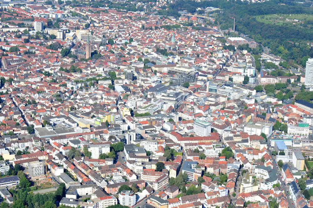 Kaiserslautern from above - Stadtteilansicht von Kaiserslautern in Rheinland-Pfalz, geprägt durch die Türme der Marienkirche und der Apostelkirche, sowie durch Wohnhäuser und Geschäftsgebäude. Partial cityscape of Kaiserslautern in Rhineland-Palatinate, characterized by the towers of church Marienkirche and Church of the Apostles, as well as tenements and business buildings.