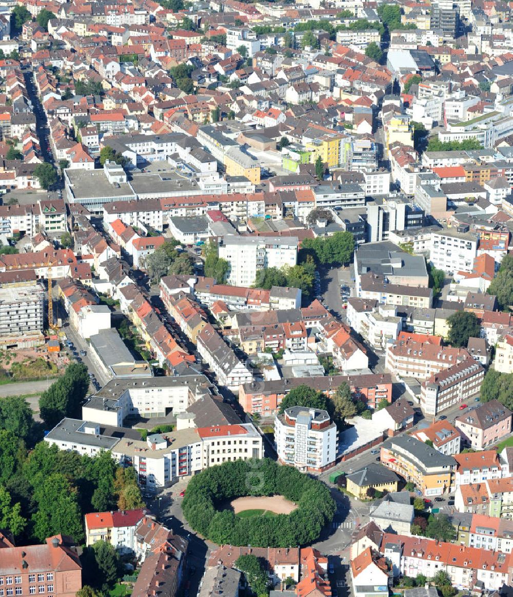 Kaiserslautern from above - Stadtteilansicht von Kaiserslautern in Rheinland-Pfalz, geprägt durch den kreisrunden Adolph-Kolping-Platz, der als Denkmalzone zu den Kulturdenkmälern der Stadt gehört, sowie durch Wohn- und Geschäftshäuser. Partial view on Kaiserslautern in state Rhineland-Palatinate, characterized by circular square Adolph-Kolping-Platz, which is a cultural monument of the city, as well as by tenements and business buildings.