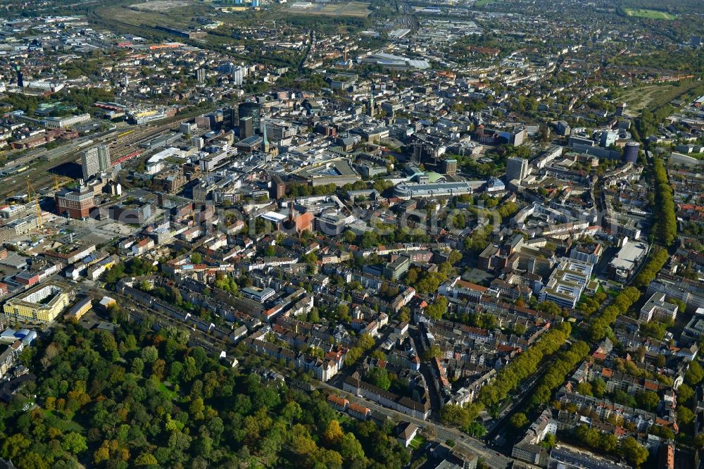 Dortmund from the bird's eye view: View of the clinic quarters in the East of Westpark in Dortmund in the state of North Rhine-Westphalia. Residential buildings and hospitals make up the area