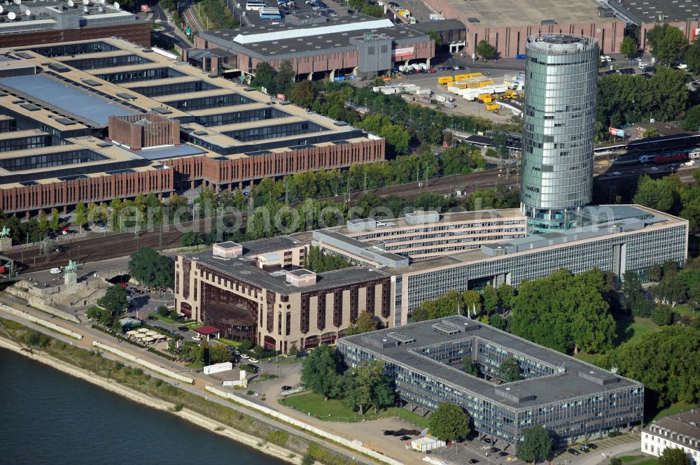 Aerial photograph Köln Deutz - Blick auf den Kölner Stadtteil Deutz in Nordrhein-Westfalen mit dem Sitz des LVR - Landschaftsverband Rheinland, dem Hotel Hyatt Regency Köln, dem Gebäude der EASA - Europäische Agentur für Flugsicherheit und dem dazugehörigen Hochhaus Koelntriangel, dem Sendezentrum von RTL Television usw. View over Cologne district Deutz in North Rhine-Westphalia with the place of municipality LVR - Landschaftsverband Rheinland, hotel Hyatt Regency Cologne, building of EASA - European Aviation Safety Agency and attached tower building KölnTriangle, center of TV station RTL etc.