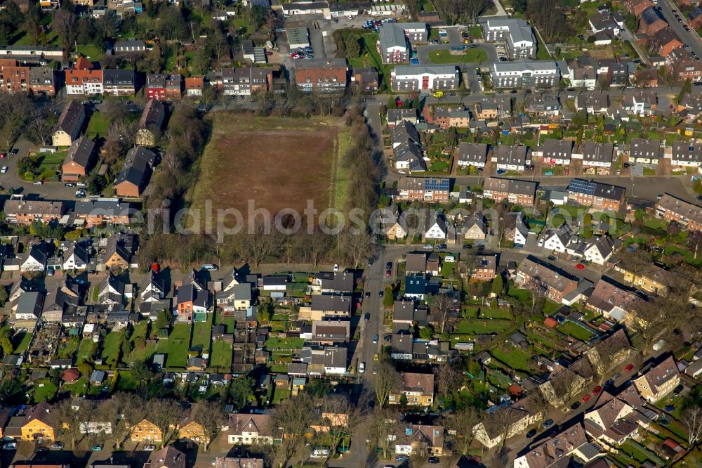 Oberhausen from the bird's eye view: View of the Klosterhardt part and the football pitch on Klosterhardter Strasse in Oberhausen in the state of North Rhine-Westphalia