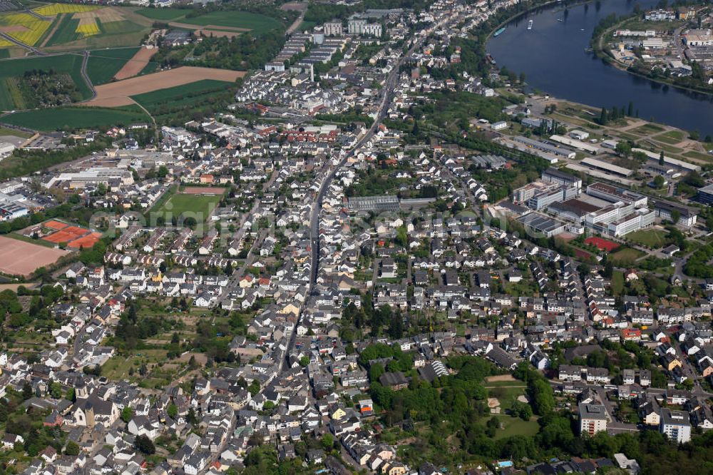 Aerial photograph Koblenz Metternich - Blick auf den Stadtteil Koblenz - Metternich. Im Bild die Wohngebiete an der Winninger Straße / Rübenacher Straße. The Koblenz district - Metternich.