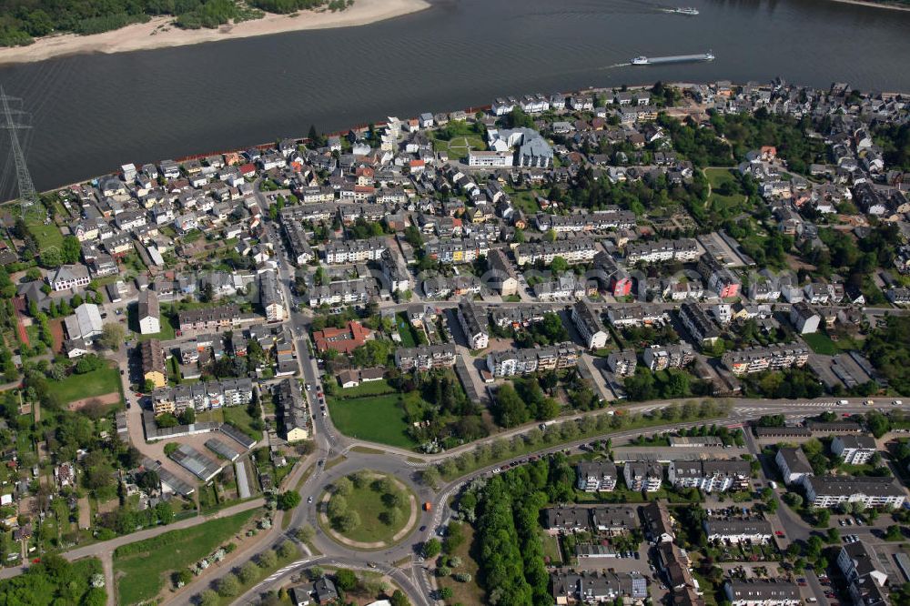 Aerial image Koblenz Wallersheim - Blick auf den Stadtteil Koblenz - Wallersheim. Im Bild die Wohngebiete am Wallersheimer Weg / Büngertsweg am Rheinufer. The Koblenz district - Wallersheim.