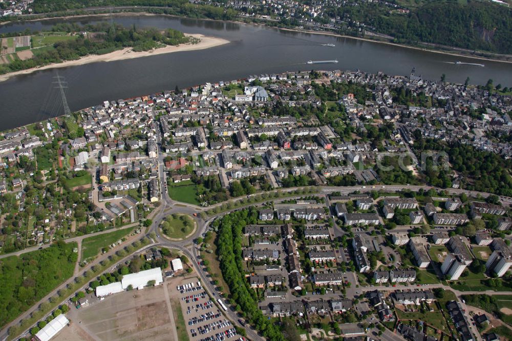 Aerial photograph Koblenz Wallersheim - Blick auf den Stadtteil Koblenz - Wallersheim. Im Bild die Wohngebiete am Wallersheimer Weg / Büngertsweg am Rheinufer. The Koblenz district - Wallersheim.