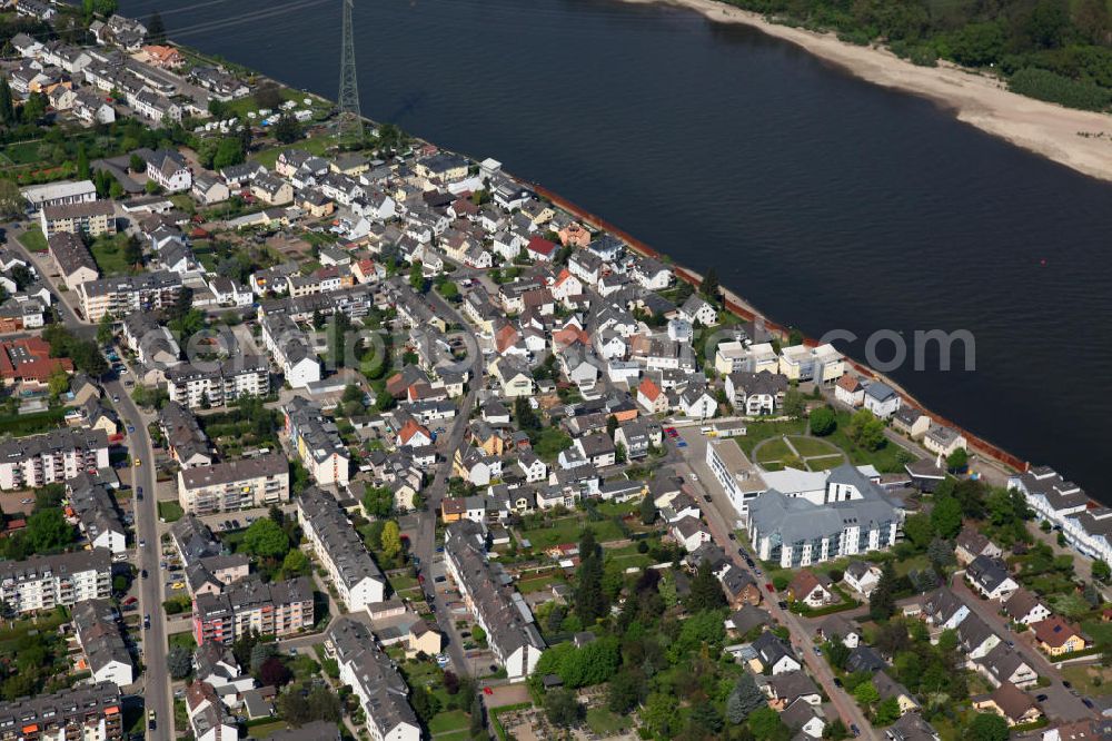 Koblenz Wallersheim from the bird's eye view: Blick auf den Stadtteil Koblenz - Wallersheim. Im Bild die Wohngebiete am Wallersheimer Weg / Büngertsweg am Rheinufer. The Koblenz district - Wallersheim.