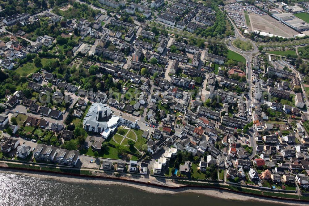 Aerial photograph Koblenz Wallersheim - Blick auf den Stadtteil Koblenz - Wallersheim. Im Bild die Wohngebiete am Wallersheimer Weg / Büngertsweg am Rheinufer. The Koblenz district - Wallersheim.