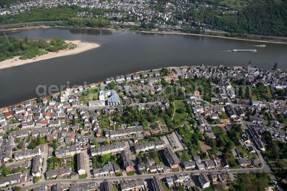 Aerial image Koblenz Wallersheim - Blick auf den Stadtteil Koblenz - Wallersheim. Im Bild die Wohngebiete am Wallersheimer Weg / Büngertsweg am Rheinufer. The Koblenz district - Wallersheim.