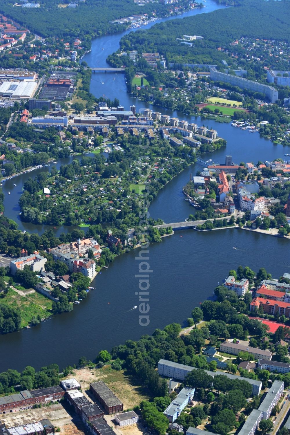 Aerial photograph Berlin - Köpenick's old town partial view with tree garden island on the banks of the Müggelspree in Berlin - Köpenick