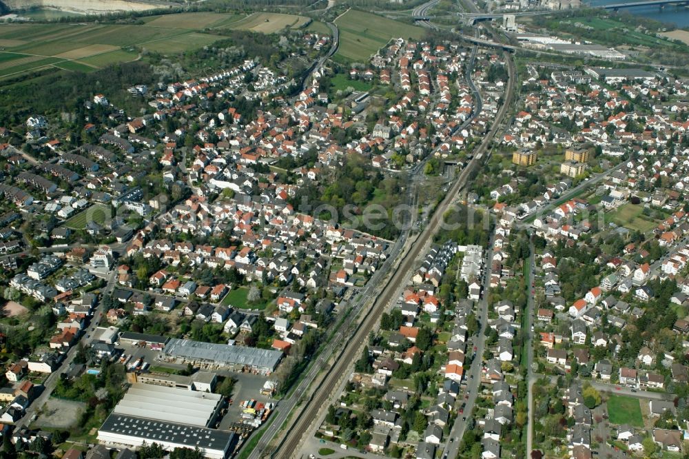 Aerial image Mainz - View of the Laubenheim part of Mainz in the state of Rhineland-Palatinate. The district consists of historic residential and business buildings as well as estates and appartment blocks. It is located on the riverbank of the Rhine, in the South of Mainz, and is partly surrounded by fields and agricultural land