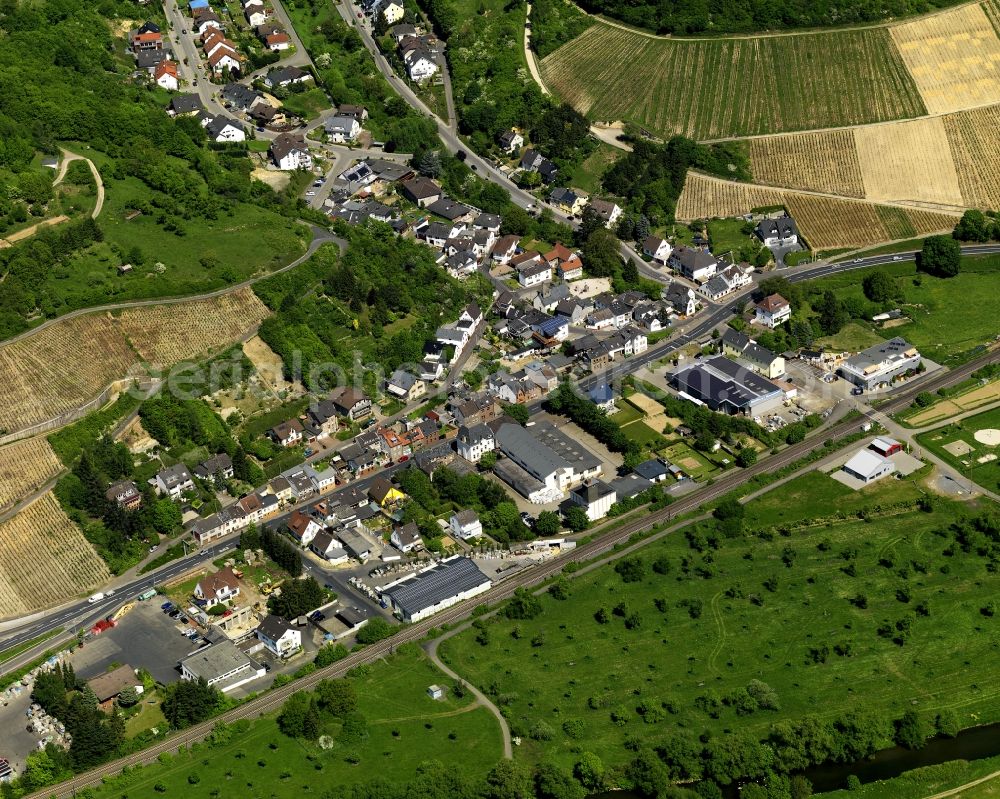 Aerial photograph Bad Neuenahr-Ahrweiler - View of the Lohrsdorf part of Bad Neuenahr-Ahrweiler in the state of Rhineland-Palatinate. Lohrsdorf is located in the East of Bad Neuenahr-Ahrweiler on a railroad track is surrounded by fields