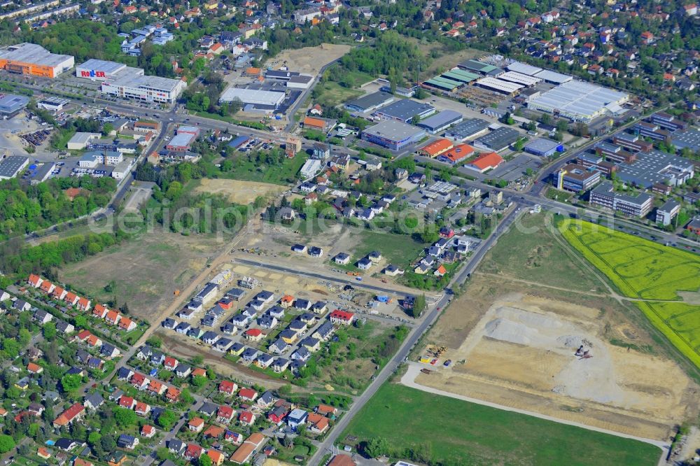 Aerial photograph Berlin - View of Mahlsdorf around Pilgramer Strasse and the federal highway B1 and B5 in the Mahlsdorf part of the district of Marzahn-Hellersdorf in Berlin in Germany. The site is located opposite single family homes and is surrounded by fields and meadows. It is supposed to become a furniture store