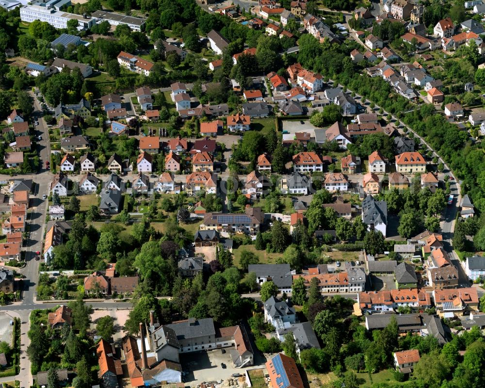 Meisenheim from the bird's eye view: Partial view of Meisenheim in the state of Rhineland-Palatinate. Meisenheim is a town and municipiality in the county district of Bad Kreuznach. It is an official spa and health resort. The town is located on the federal highway B420, in the valley of the river Glan near the North Palatinate Mountain region. The town centre is located on the left riverbank of the Glan