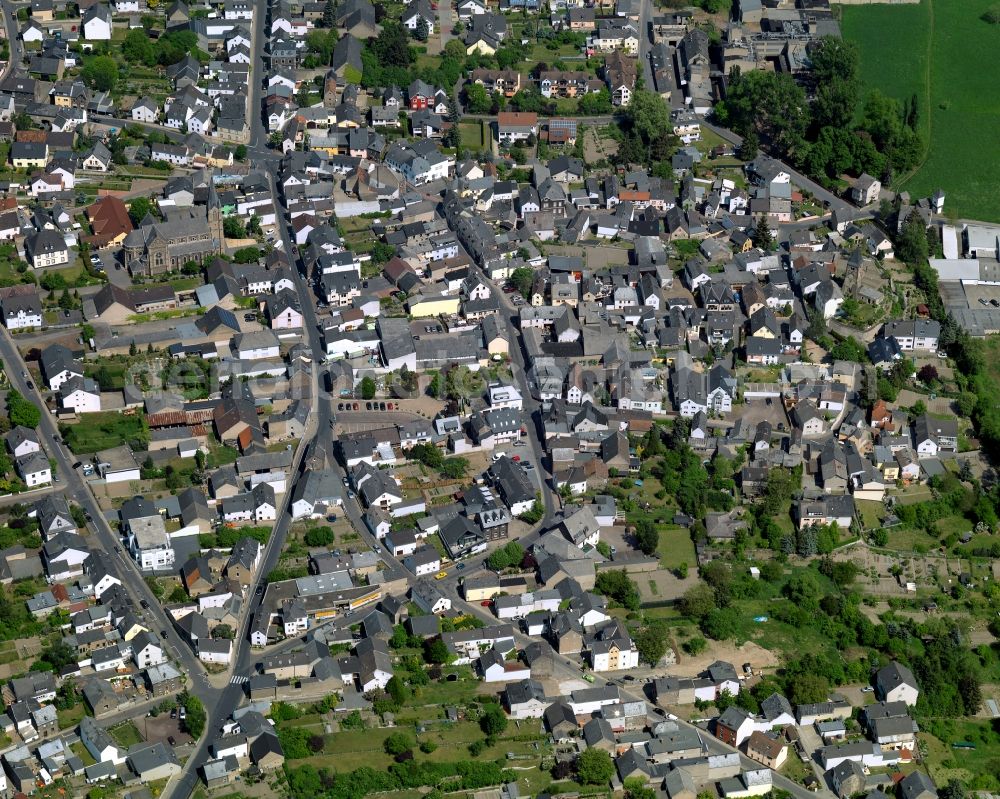 Andernach from the bird's eye view: View of the Miesenheim district of Andernach in the state of Rhineland-Palatinate. The town is located in the county district of Mayen-Koblenz on the left riverbank of the river Rhine. The town is characterised by industry, consists of five boroughs and districts and belongs to the oldest towns in Germany. Miesenheim is the southern-most district of Andernach