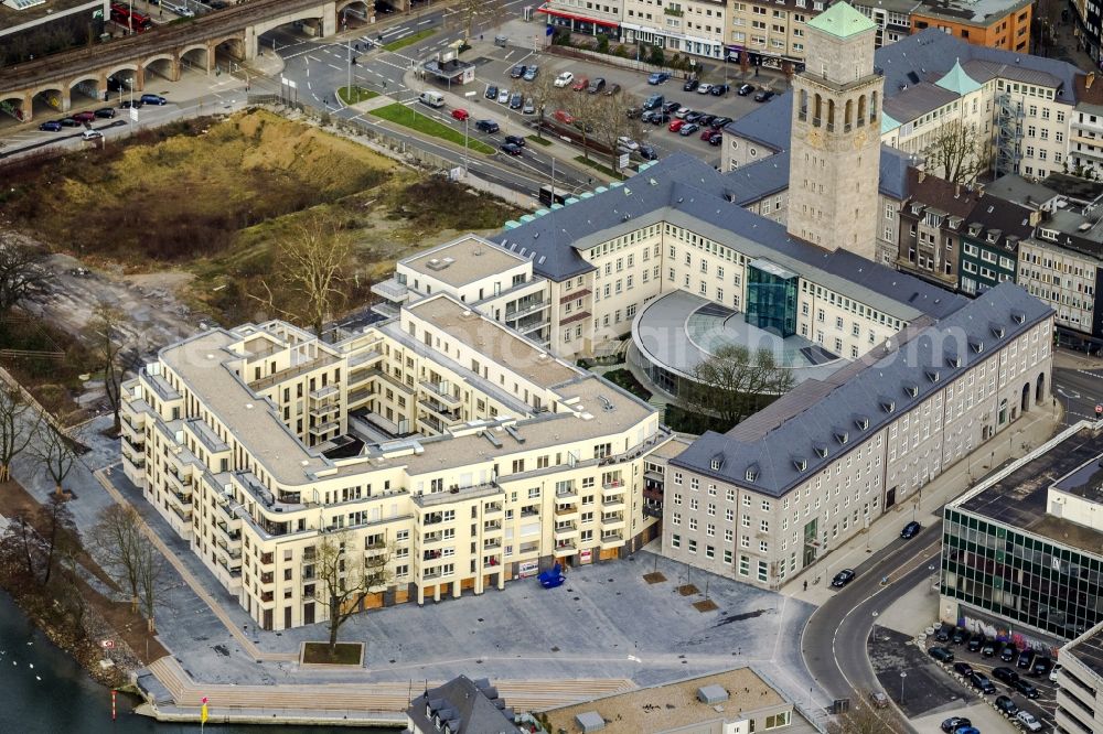 Aerial photograph Mülheim - Partial view of the city of Mülheim, the refurbished City Hall, the civil administration and of the river Ruhr in the state North Rhine-Westphalia. In the new building of the city hall is now the registrar's office and the regulatory agency located