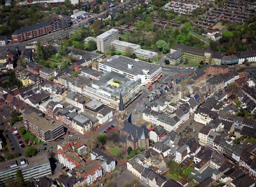 Aerial photograph Moers - Partial city view of Moers with the markets Neumarkt and Altmarkt and the protestant church Evangelische Stadtkirche in the state North Rhine-Westphalia