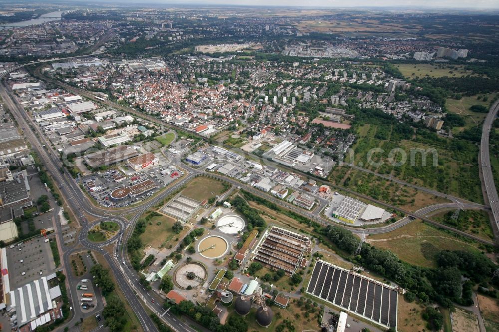 Aerial image Mainz - View of the Mombach district of Mainz in the state of Rhineland-Palatinate. The Northern-most district is located on the river Rhine and borders the federal motorway A643 in the West - which crosses the river and the Rhine island.. The former industrial borough is characterised by businesses, commercial areas and extensive green spaces. An industrial area is located in the North of the district