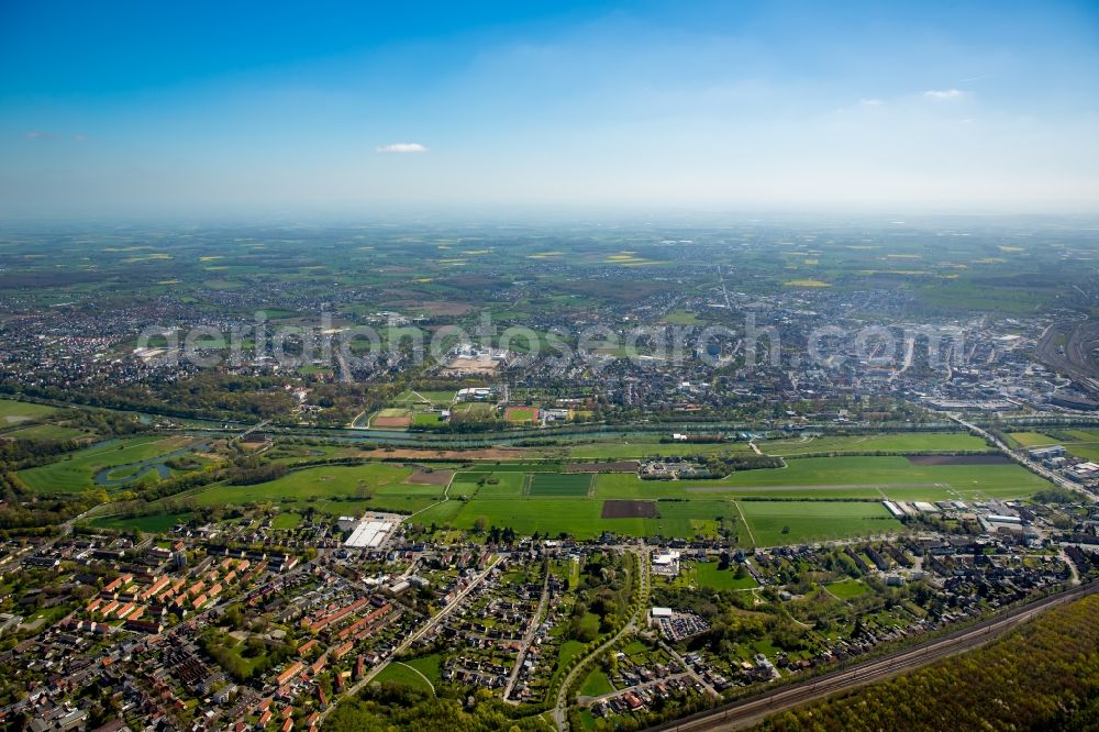 Hamm from above - View of the North of Hamm with the Lippeauen and Lippewiesen area on the riverbanks of Lippe and Datteln-Hamm- Canal in the state of North Rhine-Westphalia. The airfield Hamm-Lippewiesen is located here