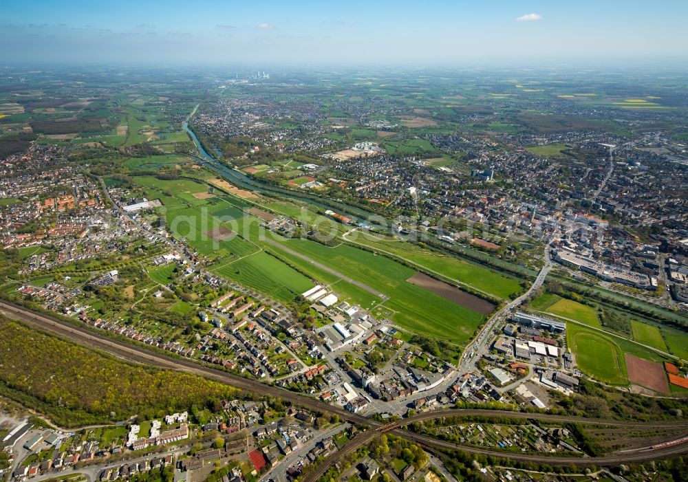 Aerial image Hamm - View of the North of Hamm with the Lippeauen and Lippewiesen area on the riverbanks of Lippe and Datteln-Hamm- Canal in the state of North Rhine-Westphalia. The airfield Hamm-Lippewiesen is located here