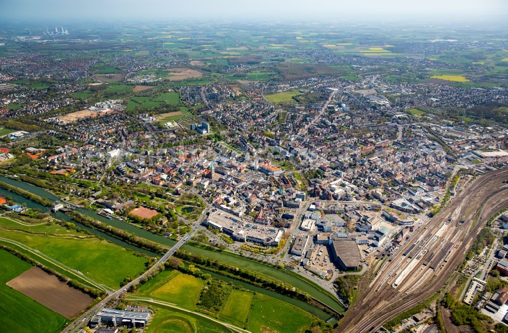 Aerial photograph Hamm - View of the North of Hamm with the Lippeauen and Lippewiesen area on the riverbanks of Lippe and Datteln-Hamm- Canal in the state of North Rhine-Westphalia. The airfield Hamm-Lippewiesen is located here