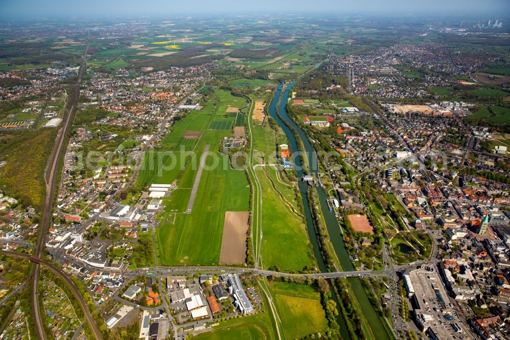 Hamm from above - View of the North of Hamm with the Lippeauen and Lippewiesen area on the riverbanks of Lippe and Datteln-Hamm- Canal in the state of North Rhine-Westphalia. The airfield Hamm-Lippewiesen is located here