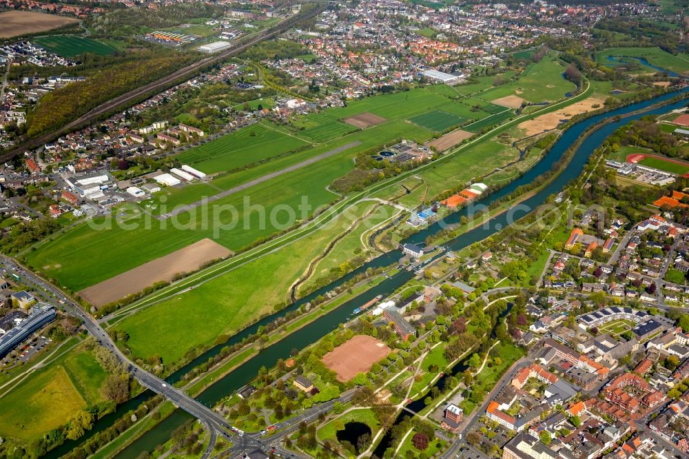 Aerial image Hamm - View of the North of Hamm with the Lippeauen and Lippewiesen area on the riverbanks of Lippe and Datteln-Hamm- Canal in the state of North Rhine-Westphalia. The airfield Hamm-Lippewiesen is located here