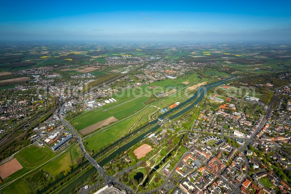 Aerial photograph Hamm - View of the North of Hamm with the Lippeauen and Lippewiesen area on the riverbanks of Lippe and Datteln-Hamm- Canal in the state of North Rhine-Westphalia. The airfield Hamm-Lippewiesen is located here