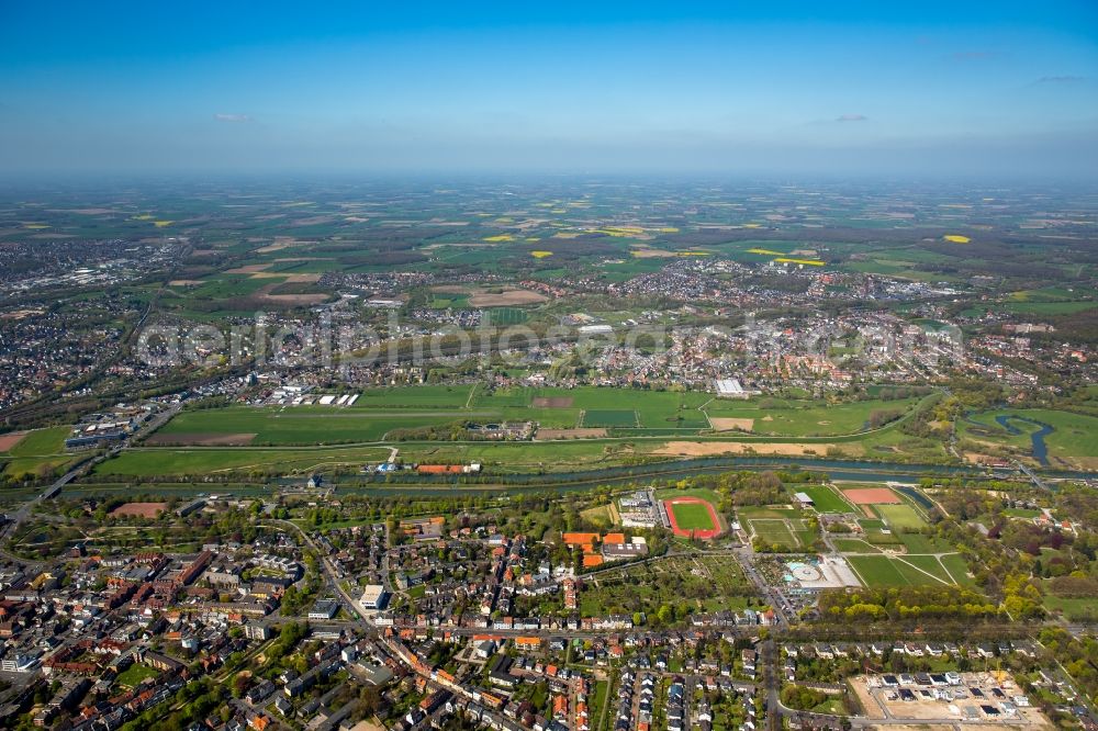 Hamm from above - View of the North of Hamm with the Lippeauen and Lippewiesen area on the riverbanks of Lippe and Datteln-Hamm- Canal in the state of North Rhine-Westphalia. The airfield Hamm-Lippewiesen is located here