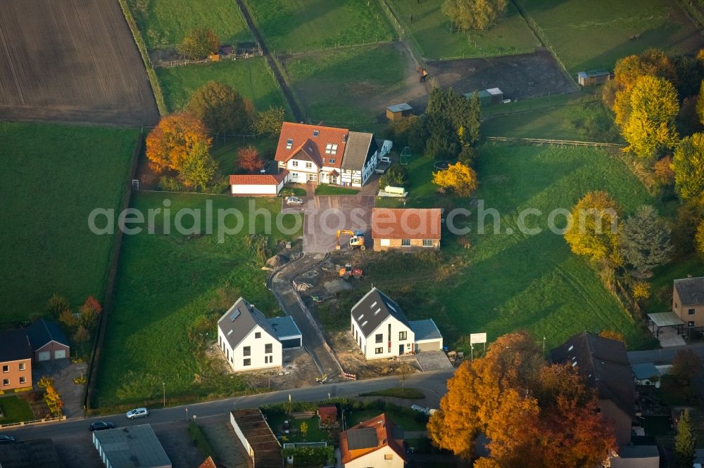 Gladbeck from above - View of the North of autumnal Zweckel along the residential area of Feldhauser Strasse and Schulstrasse in Gladbeck in the state of North Rhine-Westphalia