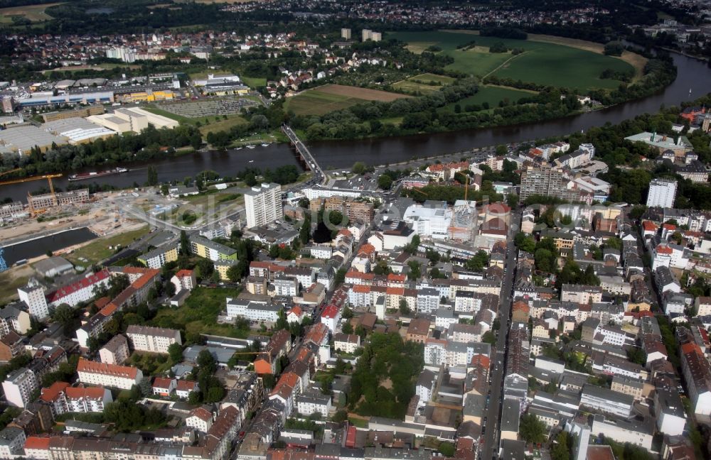 Offenbach from above - Stadtteilansicht der am Mainbogen liegenden Stadt Offenbach am Main, im Rhein - Main - Gebiet, im Bundesland Hessen. Auf der Hafeninsel wird ein Projekt zur Urbanisierung durchgeführt: es werden mehrere Wohnhäuser, Gastronomiebetriebe und Straßen gebaut.// Partial city view of Offenbach am Main, a city near the oxbow Mainbogen in the Rhine - Main - Area, in the state of Hessen. On the island Hafeninsel is in action a project to urbanize the area: several houses, gastronomic establishments and streets will be built.