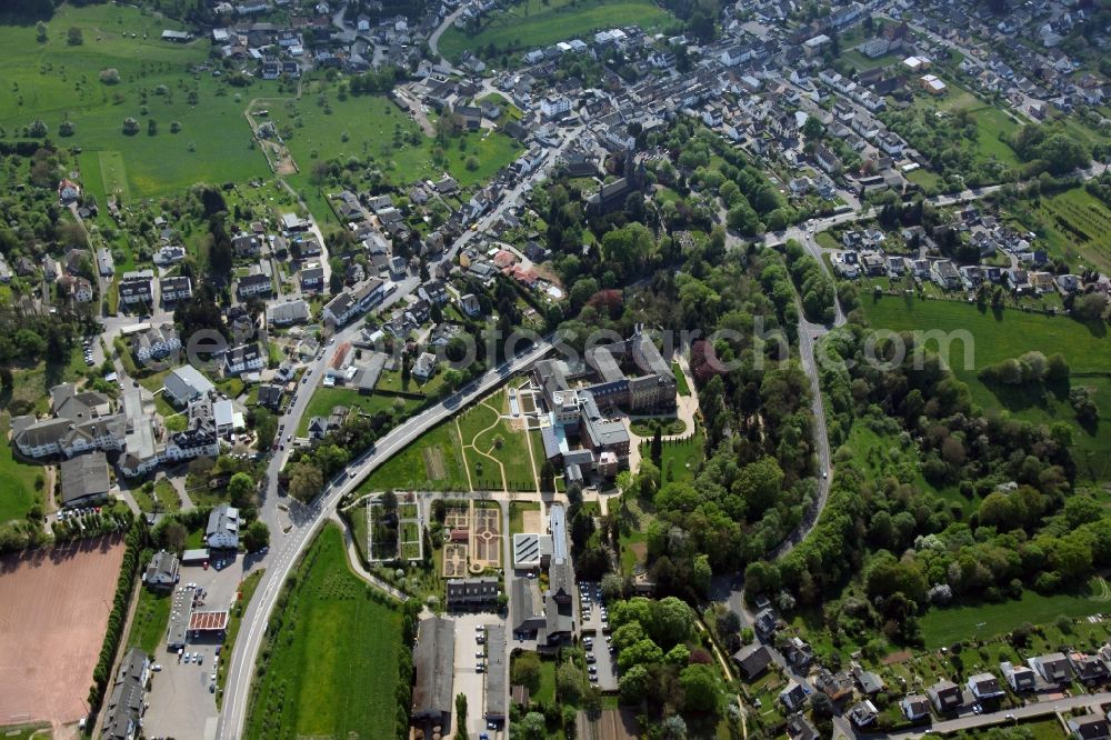 Koblenz OT Arenberg from above - City view of the district of Koblenz - Arenberg in the state of Rhineland-Palatinate. Located in the city is the building of the monastery Arenberg, a health, wellness and care - hospital, which is part of the UNESCO - World Heritage Upper Middle Rhine Valley