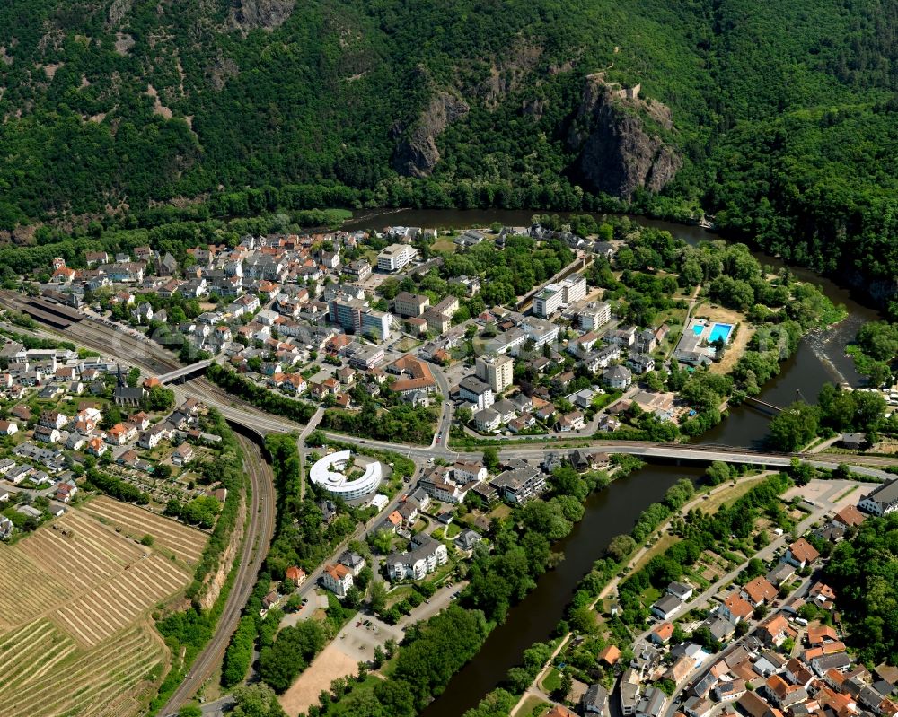 Bad Münster am Stein-Ebernburg from the bird's eye view: View of the East of the Bad Muenster am Stein-Ebernburg part of Bad Kreuznach in the state of Rhineland-Palatinate. Bad Muenster is a spa resort and has been made a district of Bad Kreuznach in 2014. It is located in the valley of the river Nahe, surrounded by forest which are landmarks and important tourist sites, forest and vineyards. An open air pool and the park of the town are located on the riverbank