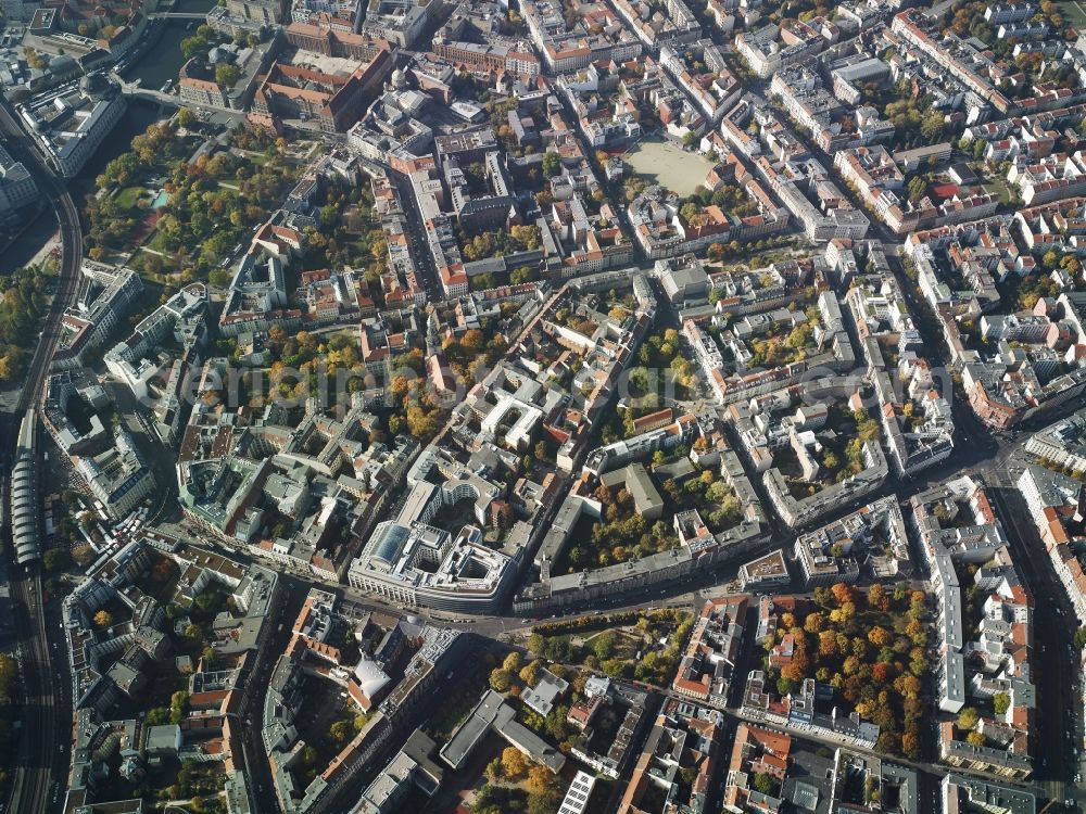 Berlin from the bird's eye view: View of the East of the district Mitte in Berlin. The East of the district consists mainly of historic residential buildings and smaller business buildings which are separated by parks and green spaces. Borders of the quarter are the Torstrasse in the North and Oranienburger Street and the river Spree in the South