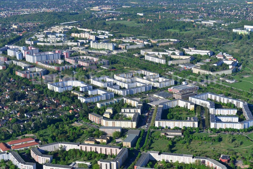 Aerial image Berlin - View of the East of the Hellersdorf part of the district of Marzahn-Hellersdorf in Berlin in Germany. The East of the locality is located on the border to the state of Brandenburg and consists of residential estates and blocks of flats, which are surrounded by green areas