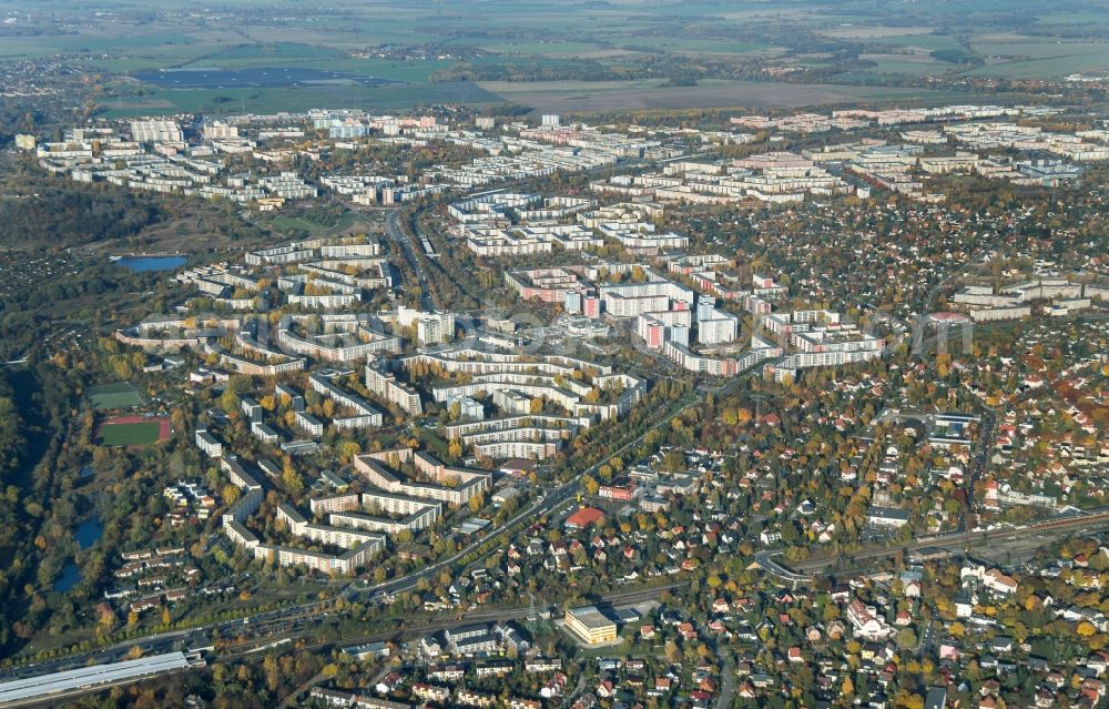 Aerial photograph Berlin - View of the East of the Hellersdorf part of the district of Marzahn-Hellersdorf in Berlin in Germany. The East of the locality is located on the border to the state of Brandenburg and consists of residential estates and blocks of flats, which are surrounded by green areas