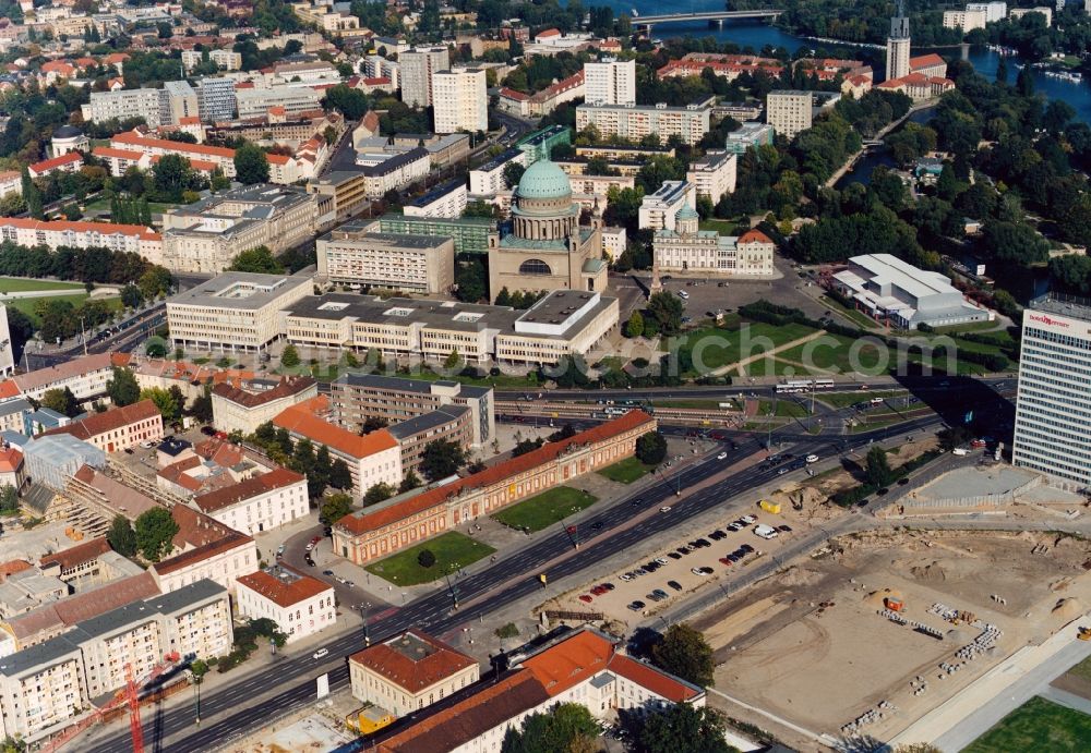 Aerial image Potsdam - District View of Potsdam in Brandenburg. In the foreground the Film Museum is on Breite Strasse (B2). Central in the picture is the Fachhochschule Potsdam, St. Nicholas Church at the Old Market, the Knobelsdorf house and the construction of temporary Hans Otto Theatre, also popularly known as the tin. In the picture on the left is the Hotel Mercure (v.l.n.r.)