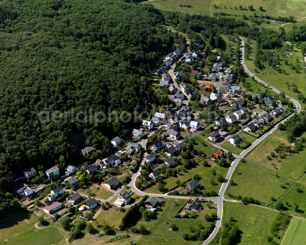 Aerial photograph Boppard - View of the Rheinbay part of the town of Boppard in the state of Rhineland-Palatinate. Boppard is a town in the Hunsrueck mountain range and an official tourist resort. It is characterised by agriculture and surrounded by forest and meadows. The residential village of Rheinbay is one of ten districts of the town