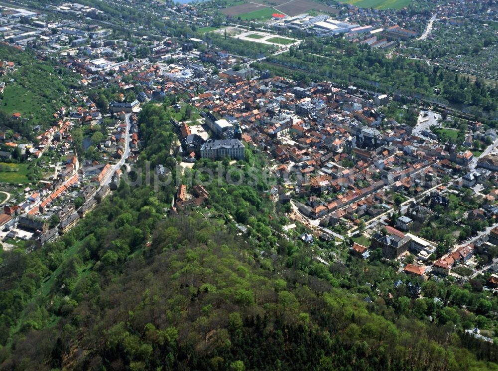 Rudolstadt from the bird's eye view: Rudolstadt in Thuringia is located on the Saale. The major attraction of the historic city is the former residence Heidecksburg in which the Thuringian State Museum is housed