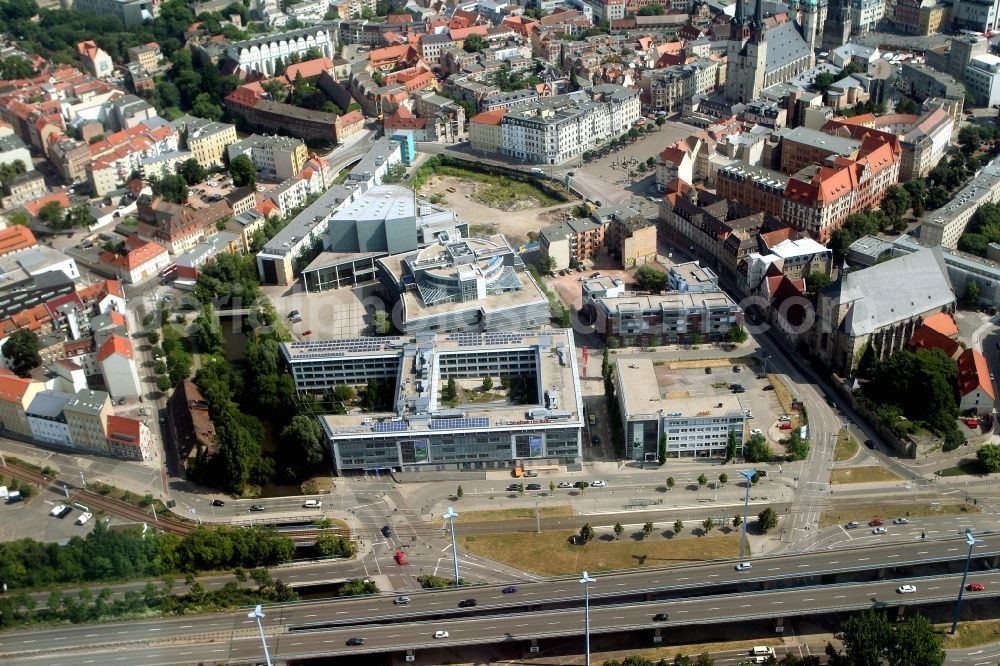 Halle ( Saale ) from the bird's eye view: Partial view of the city expressway Waisenhausmauer in Halle (Saale) in Saxony-Anhalt