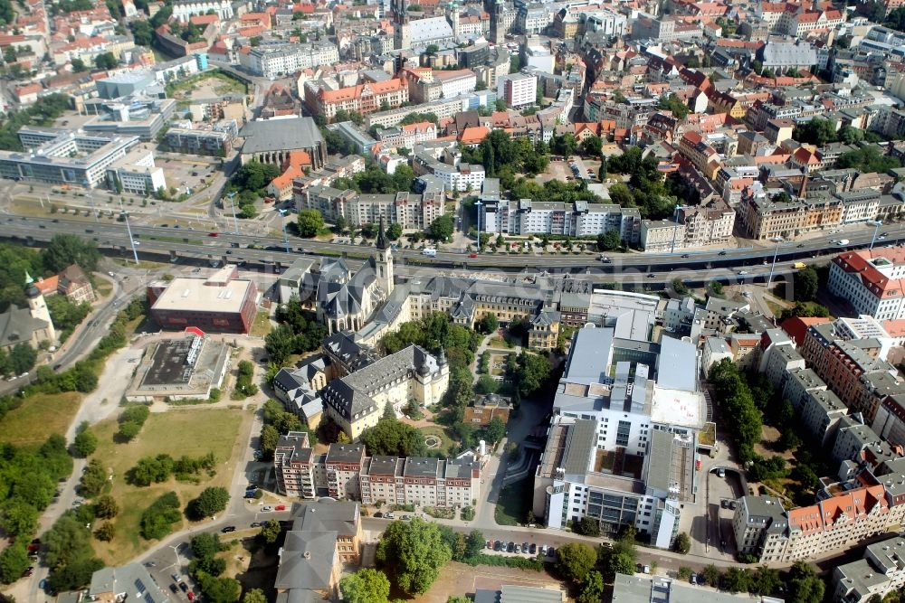 Halle ( Saale ) from the bird's eye view: Partial view of the city expressway Waisenhausmauer in Halle (Saale) in Saxony-Anhalt