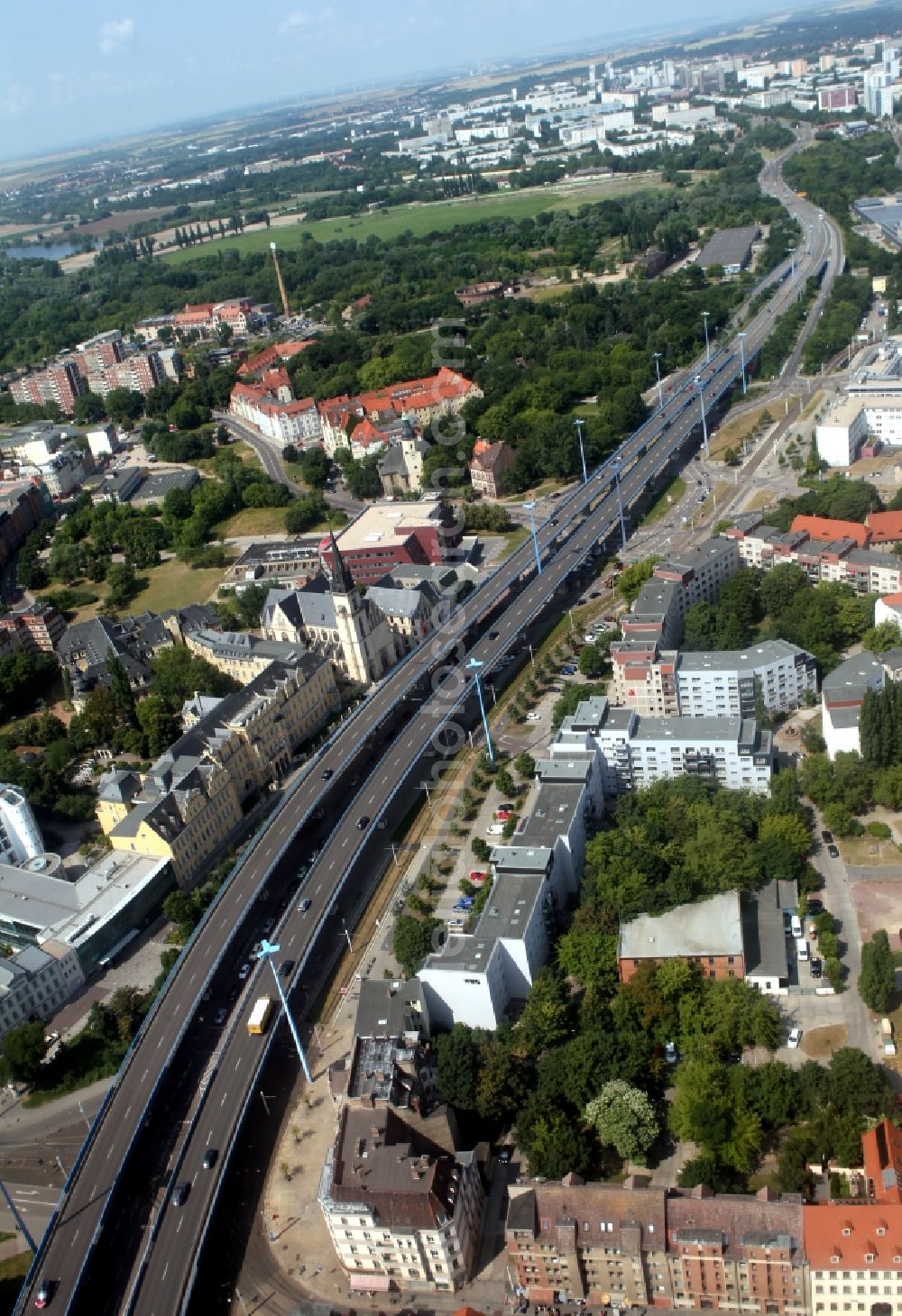 Aerial photograph Halle ( Saale ) - Partial view of the city expressway Waisenhausmauer in Halle (Saale) in Saxony-Anhalt