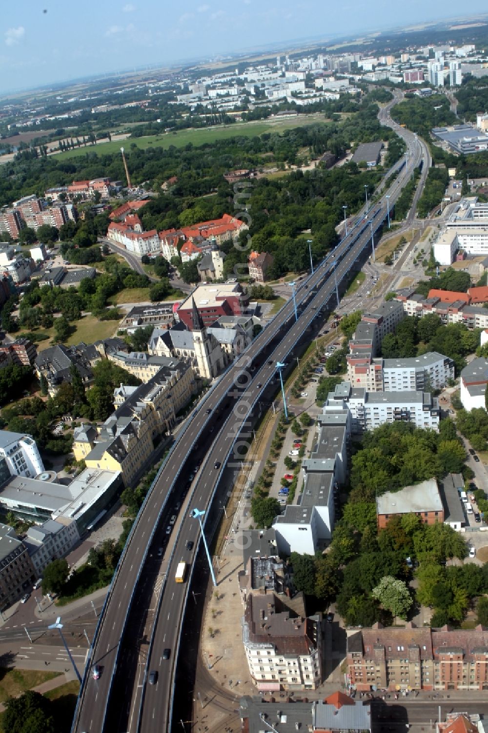 Halle ( Saale ) from above - Partial view of the city expressway Waisenhausmauer in Halle (Saale) in Saxony-Anhalt