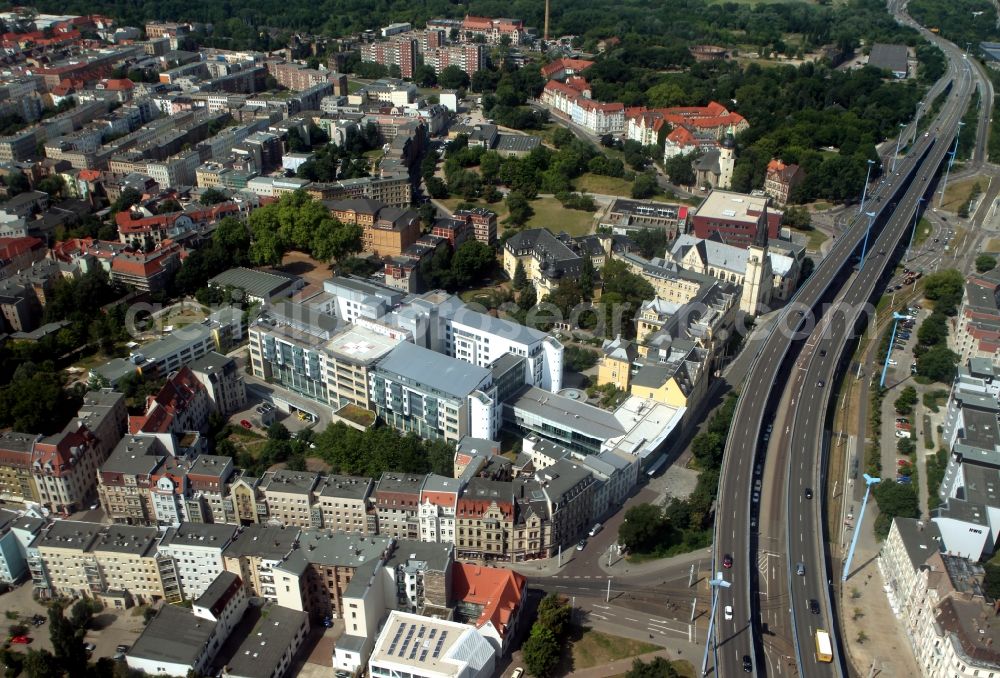 Halle ( Saale ) from the bird's eye view: Partial view of the city expressway Waisenhausmauer in Halle (Saale) in Saxony-Anhalt