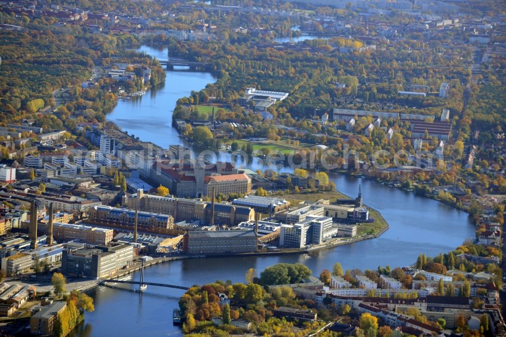 Berlin from the bird's eye view: View of Schöneweide in the Berlin borough Treptow-Köpenick. Schöneweide is the designation for the two districts Niederschöneweide and Oberschöneweide in the borough Treptow-Köpenck. The river Spree separates the two districts from each other