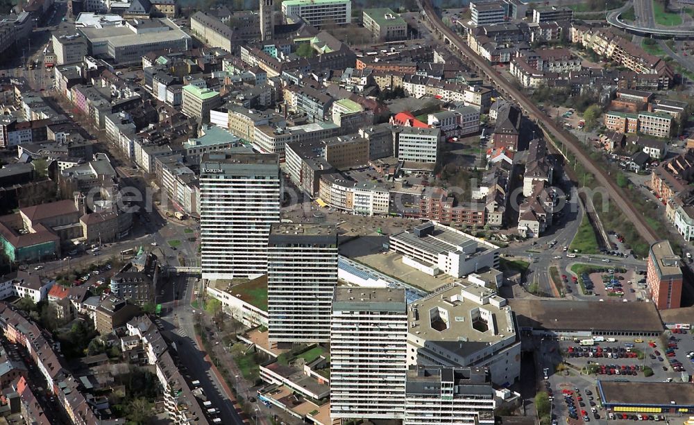 Mühlheim an der Ruhr from above - Partial view of the city district center at Kurt-Schumacher-Platz at Mühlheim an der Ruhr in North Rhine-Westphalia