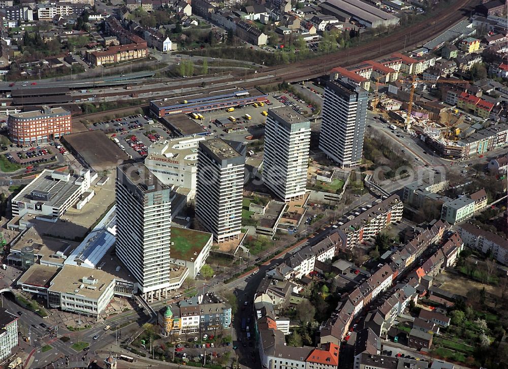 Mühlheim an der Ruhr from the bird's eye view: Partial view of the city district center at Kurt-Schumacher-Platz at Mühlheim an der Ruhr in North Rhine-Westphalia